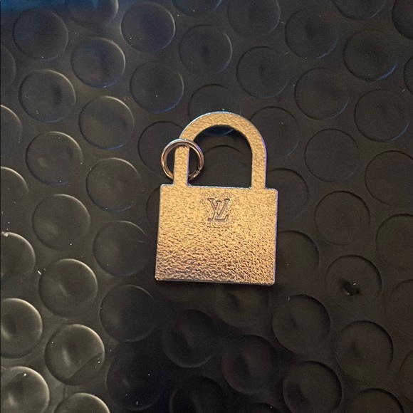 Louis Vuitton Red Crystal Padlock pendant - Picture 2 of 3